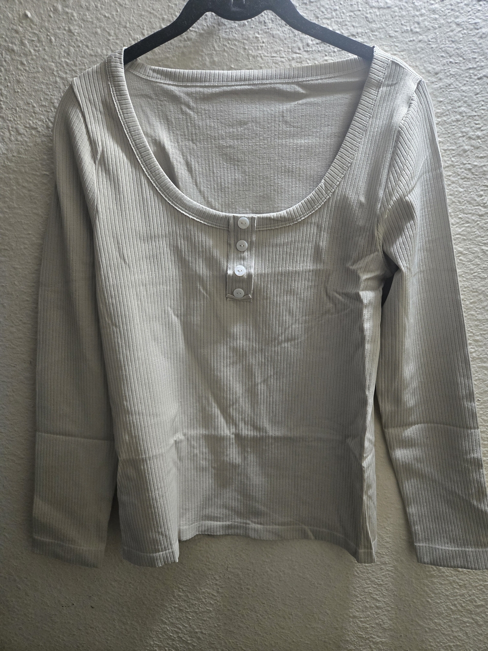 OQQ Ribbed Scoop-Neck Long Sleeve Henley Top in Cream NWOT